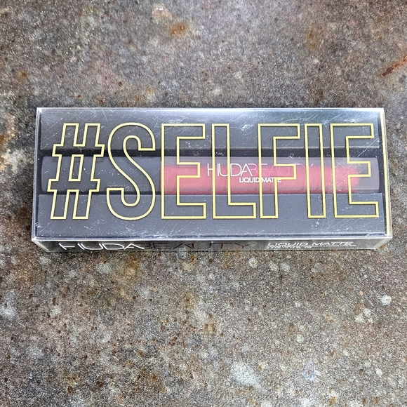 Huda Beauty #SELFIE SELFIE Liquid Matte Lipstick Full Size NIB! DISCONTINUED! - Picture 3 of 5